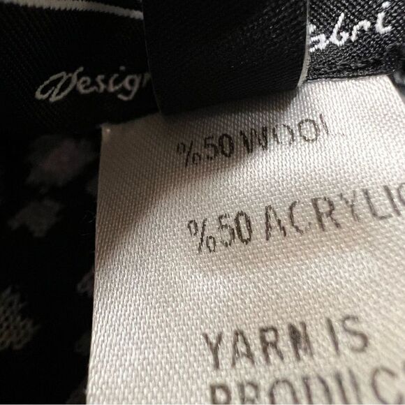 Wool wrap cardigan with belt.    Size S/M - Picture 6 of 7